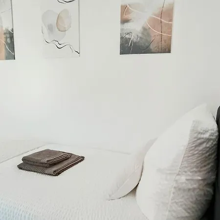 Gadd # 003 Glueck An Der Donau # Premium Living 24#7 Check In