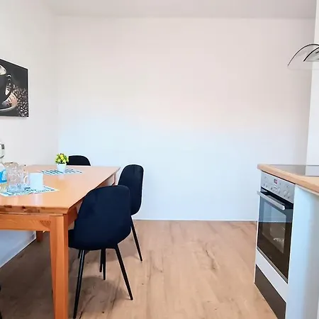 Gadd # 003 Glück An Der Donau # Premium Living 24#7 Check In
